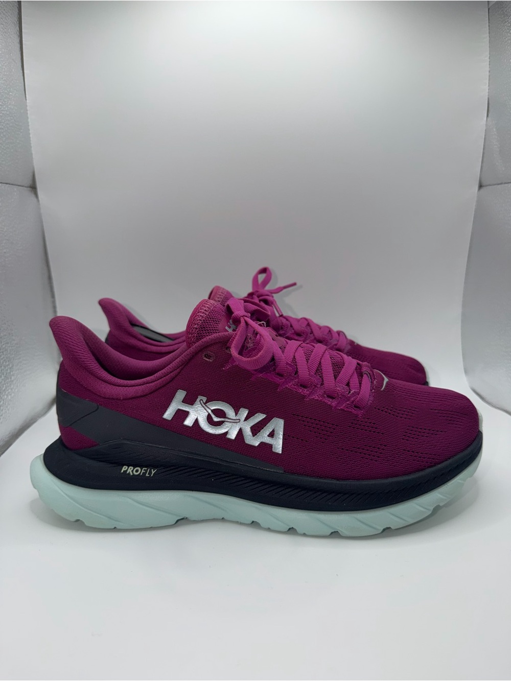 HOKA Women's Running Shoe in Magenta